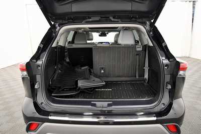 2021 Toyota Highlander, $38999. Photo 7
