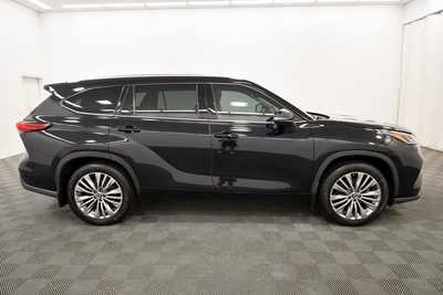 2021 Toyota Highlander, $38999. Photo 9