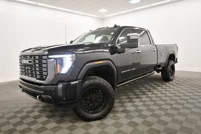2024 GMC 2500 Crew Cab, $76468. Photo 2