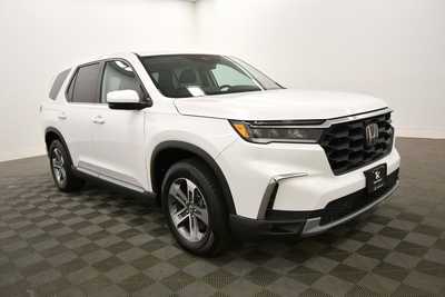 2025 Honda Pilot, $43999. Photo 10