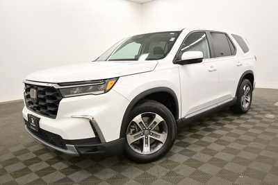 2025 Honda Pilot, $43999. Photo 2