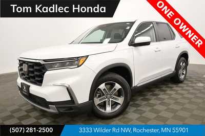 2025 Honda Pilot, $43999. Photo 1