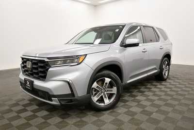 2025 Honda Pilot, $43999. Photo 2
