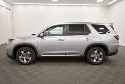 2025 Honda Pilot, $43999. Photo 4