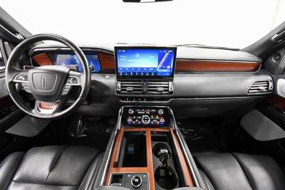 2022 Lincoln Navigator, $57999. Photo 3