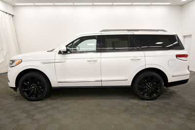 2022 Lincoln Navigator, $57999. Photo 4