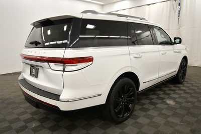 2022 Lincoln Navigator, $57999. Photo 8