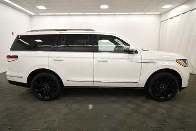 2022 Lincoln Navigator, $57999. Photo 9