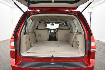 2017 Lincoln Navigator, $15999. Photo 7