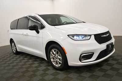 2024 Chrysler Pacifica, $32930. Photo 10