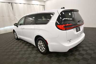 2024 Chrysler Pacifica, $32930. Photo 5