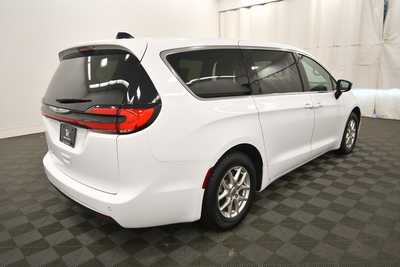 2024 Chrysler Pacifica, $32930. Photo 8