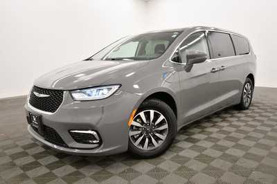 2022 Chrysler Pacifica, $22999. Photo 2