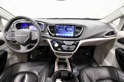 2022 Chrysler Pacifica, $22999. Photo 3