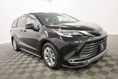 2022 Toyota Sienna, $49997. Photo 10