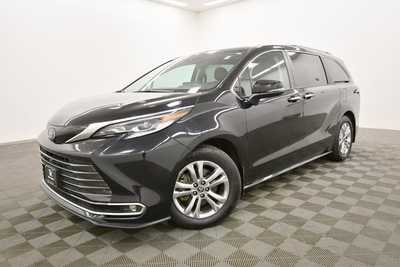 2022 Toyota Sienna, $49997. Photo 2