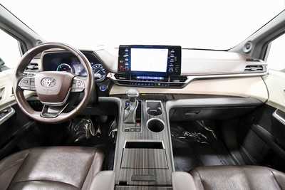 2022 Toyota Sienna, $49997. Photo 3