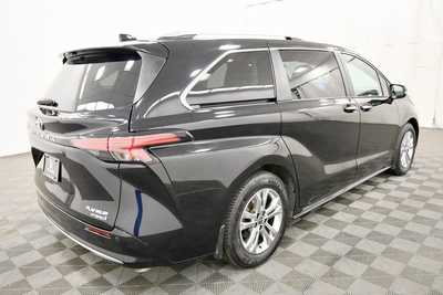 2022 Toyota Sienna, $49997. Photo 8