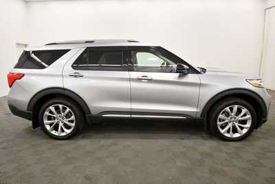 2022 Ford Explorer, $38687. Photo 9