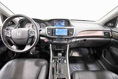 2017 Honda Accord, $17999. Photo 3