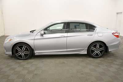 2017 Honda Accord, $17999. Photo 4