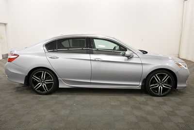 2017 Honda Accord, $17999. Photo 8