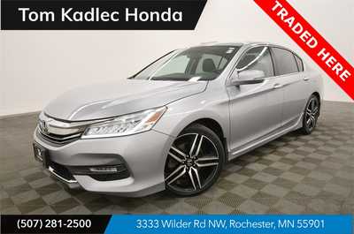 2017 Honda Accord, $17999. Photo 1