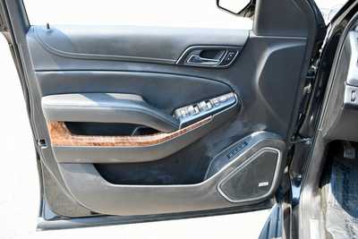 2017 Chevrolet Suburban, $13999. Photo 12