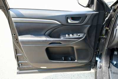 2019 Toyota Highlander, $23999. Photo 12