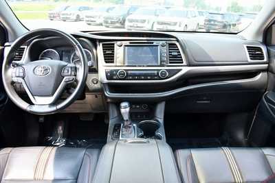 2019 Toyota Highlander, $23999. Photo 3