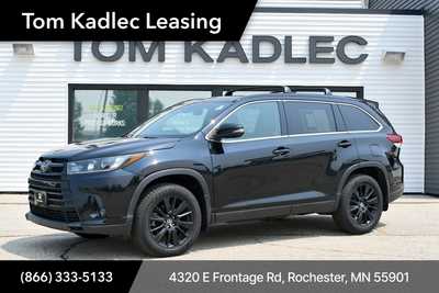 2019 Toyota Highlander, $23999. Photo 1