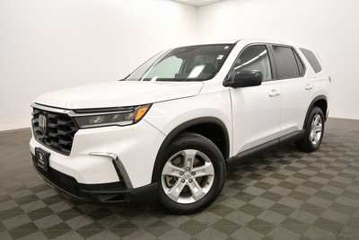 2023 Honda Pilot, $32499. Photo 2