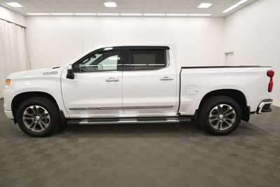 2023 Chevrolet 1500 Crew Cab, $51999. Photo 4
