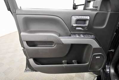 2017 Chevrolet 2500 Crew Cab, $33499. Photo 12