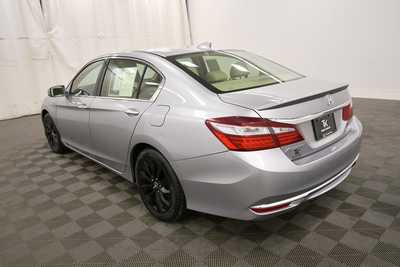 2017 Honda Accord, $8999. Photo 5