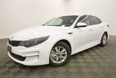 2018 Kia Optima, $10999. Photo 2