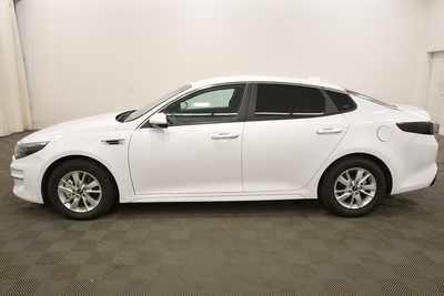 2018 Kia Optima, $10999. Photo 4