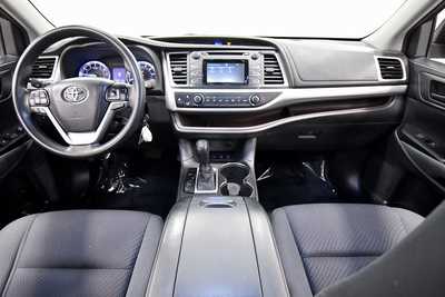 2016 Toyota Highlander, $18999. Photo 3