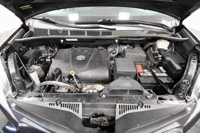 2020 Toyota Sienna, $29761. Photo 12