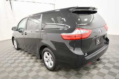 2020 Toyota Sienna, $29761. Photo 5