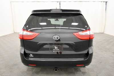 2020 Toyota Sienna, $29761. Photo 6