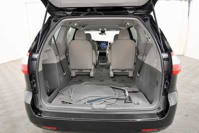 2020 Toyota Sienna, $29761. Photo 7