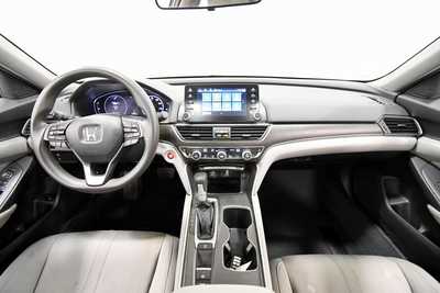 2019 Honda Accord, $17497. Photo 3