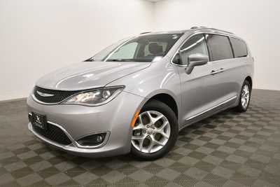 2017 Chrysler Pacifica, $17999. Photo 2
