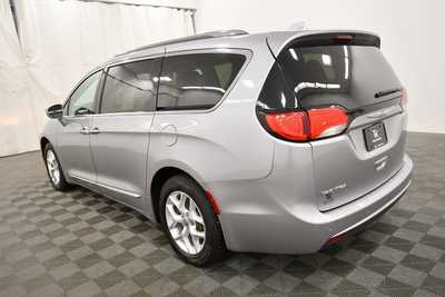 2017 Chrysler Pacifica, $17999. Photo 5