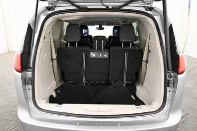 2017 Chrysler Pacifica, $17999. Photo 7