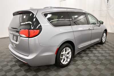 2017 Chrysler Pacifica, $17999. Photo 8
