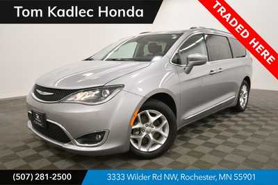 2017 Chrysler Pacifica, $17999. Photo 1