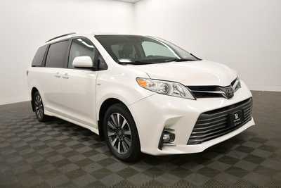 2018 Toyota Sienna, $27999. Photo 10