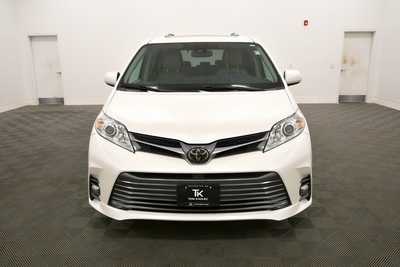 2018 Toyota Sienna, $27999. Photo 11